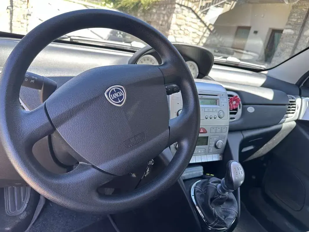 Usata Lancia Ypsilon 69 CV (50 kW) 2012 Utilitaria