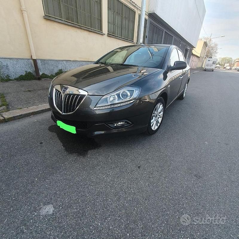 Usata Lancia Delta 120 CV (88 kW) 2010 Grigio Utilitaria