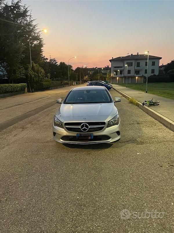 Usata Mercedes CLA180 109 CV (80 kW) 2016 Grigio Berlina