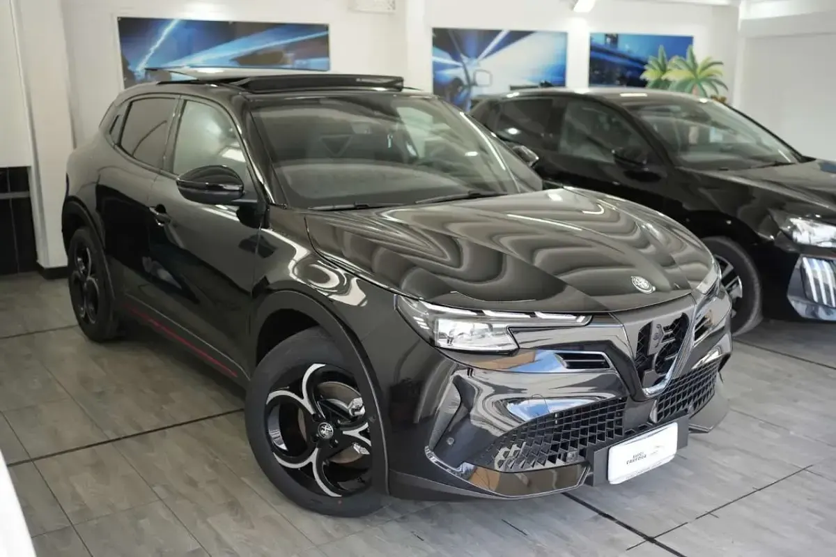 Nuova Alfa Romeo GT Junior Edizione Speciale 136 CV (100 kW) 2026 Nero alfa SUV