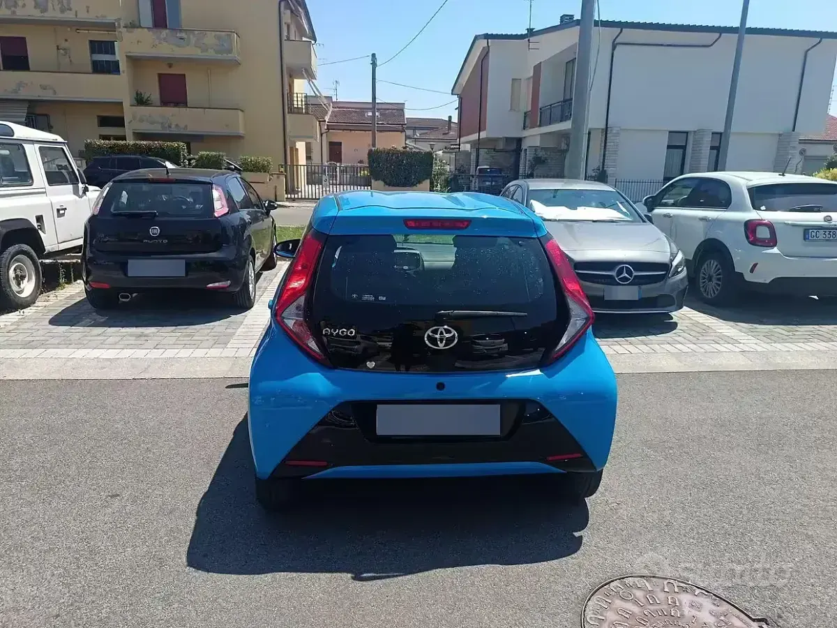 Usata Toyota Aygo 72 CV (52 kW) 2019 Bluazzurro Utilitaria
