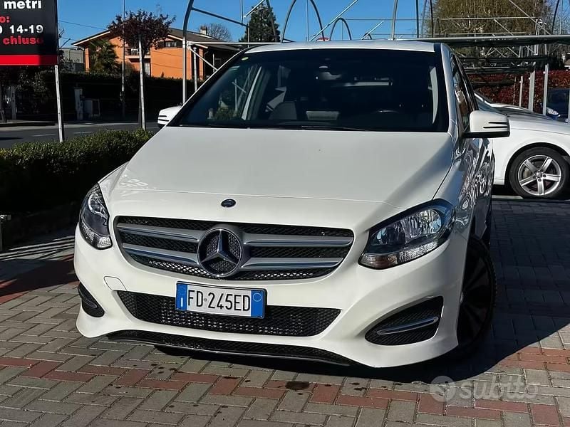 Usata Mercedes B180 109 CV (80 kW) 2016 Bianco Monovolume