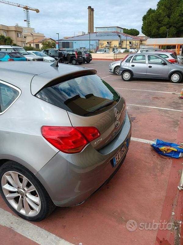 Usata Opel Astra 2010 Grigio Berlina