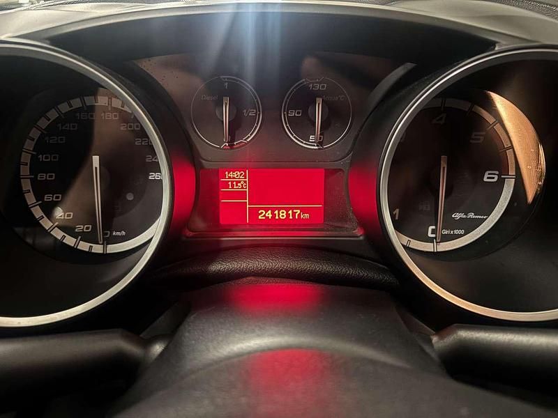 Usata Alfa Romeo Giulietta Distinctive 140 CV (102 kW) 2011 Bianco Utilitaria
