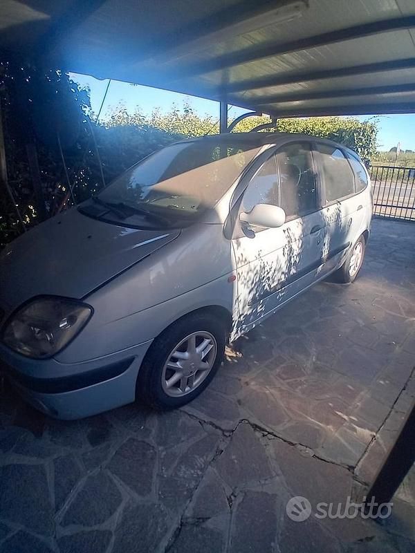 Usata Renault Scénic 102 CV (75 kW) 2001 Grigio Monovolume