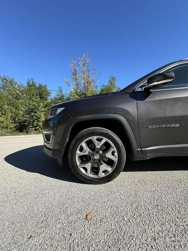 Usata Jeep Compass Limited 170 CV (125 kW) 2018 Grigio SUV