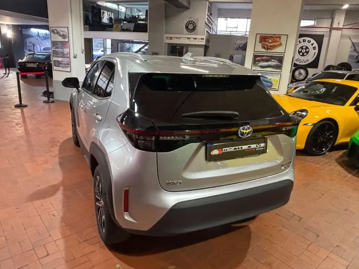 Usata Toyota Yaris Cross 92 CV (67 kW) 2022 Argento SUV