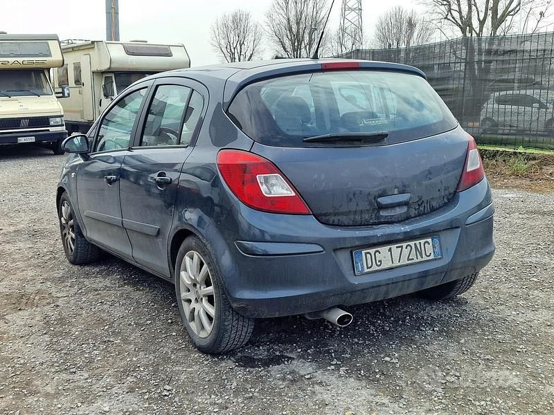 Usata Opel Corsa 2006 Blu Utilitaria