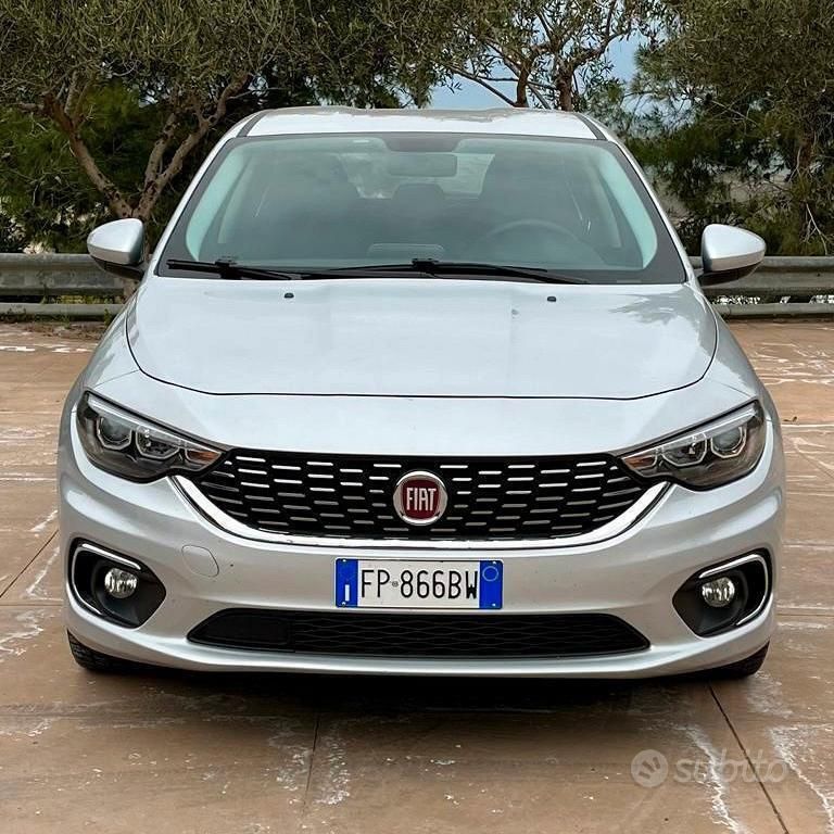 Grigio Usata 2018 Fiat Tipo Monovolume | 11.000 € (Buon prezzo) - Immagine 1/4