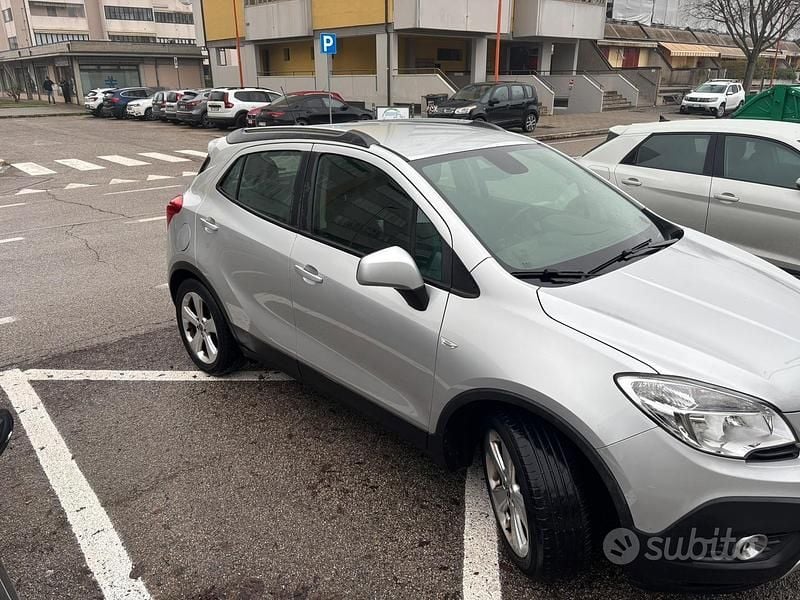 Grigio Usata 2012 Opel Mokka SUV | 4200 € - Immagine 1/4