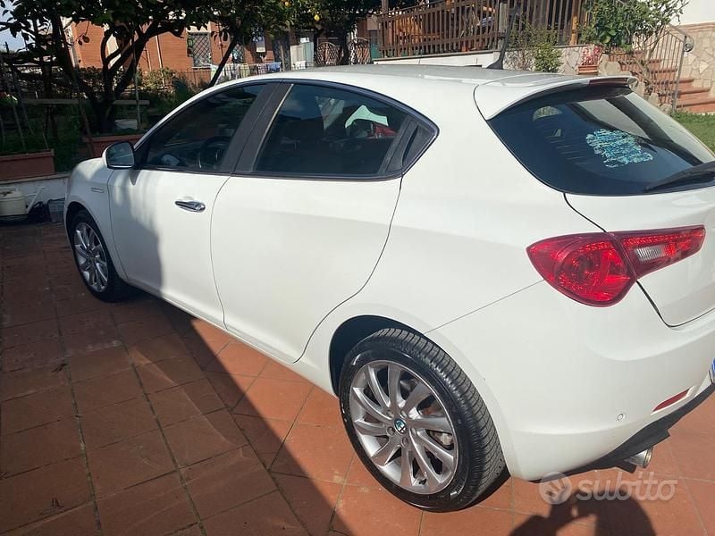 Usata Alfa Romeo Giulietta 120 CV (88 kW) 2014 Bianco Utilitaria