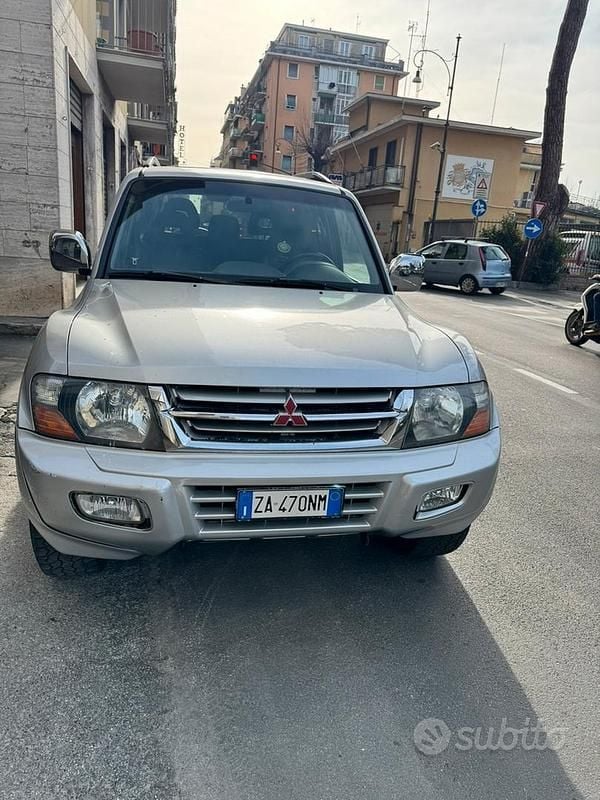 Usata Mitsubishi Pajero 160 CV (117 kW) 2002 Grigio SUV