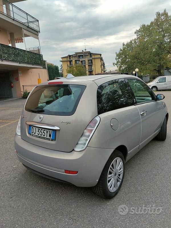 Usata Lancia Ypsilon 75 CV (55 kW) 2007 Grigio Utilitaria