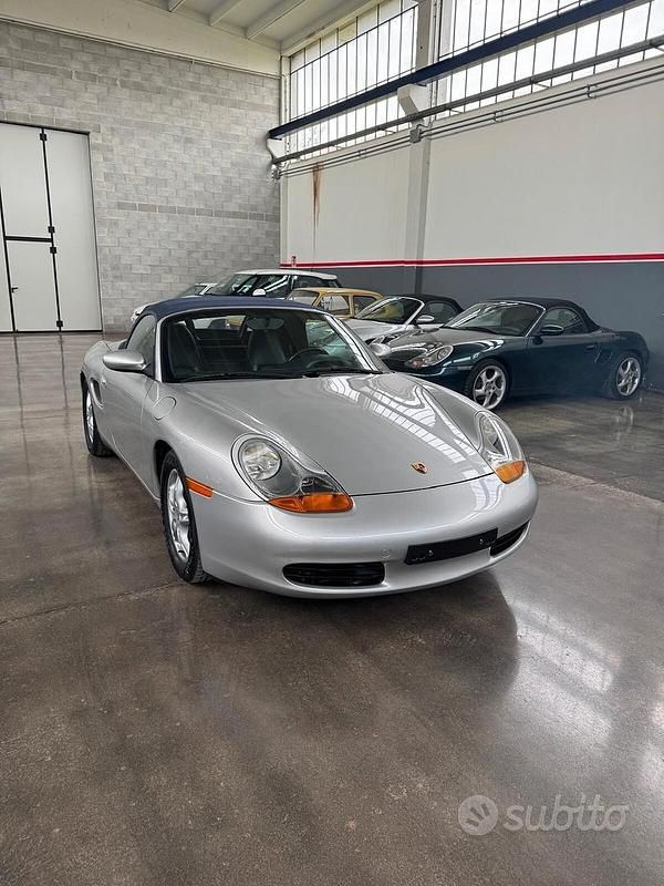 Usata Porsche Boxster 220 CV (161 kW) 2000 Grigio Cabrio