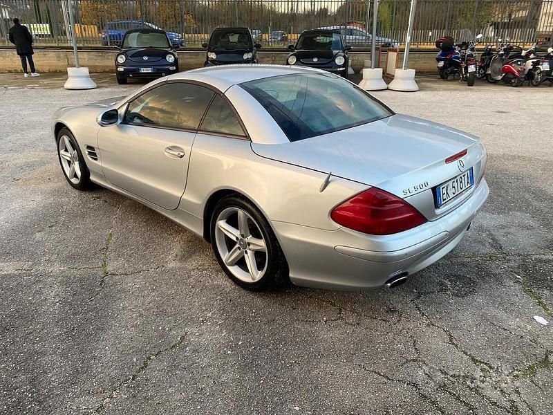 Usata Mercedes SL500 306 CV (225 kW) 2002 Grigio Cabrio