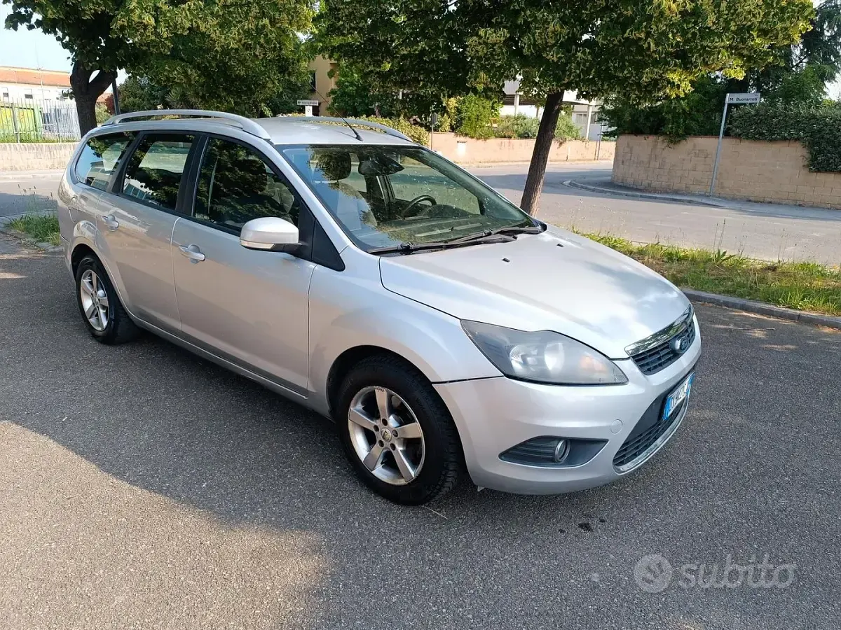 Usata Ford Focus 90 CV (66 kW) 2009 Grigio Station wagon