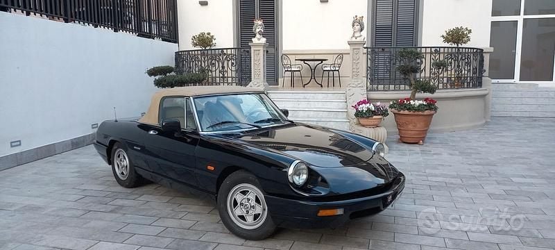 Usata Alfa Romeo Spider 109 CV (80 kW) 1992 Nero Cabrio