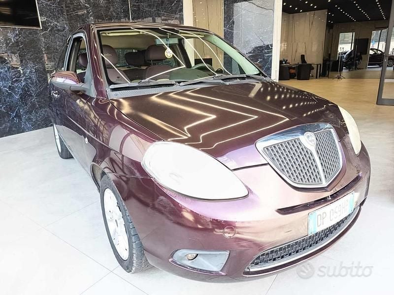 Usata Lancia Ypsilon 60 CV (44 kW) 2008 Viola Utilitaria