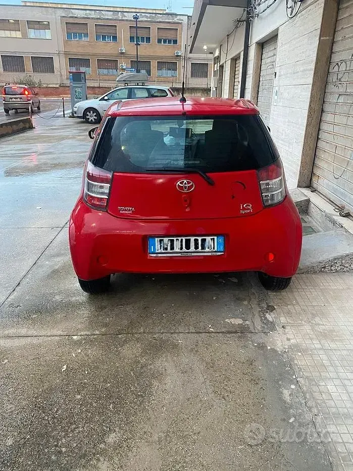 Usata Toyota iQ 68 CV (50 kW) 2010 Rosso Utilitaria