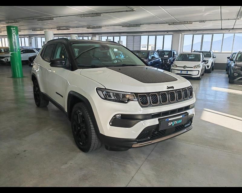 Usata Jeep Compass 241 CV (177 kW) 2023 Alpine white con tetto nero SUV