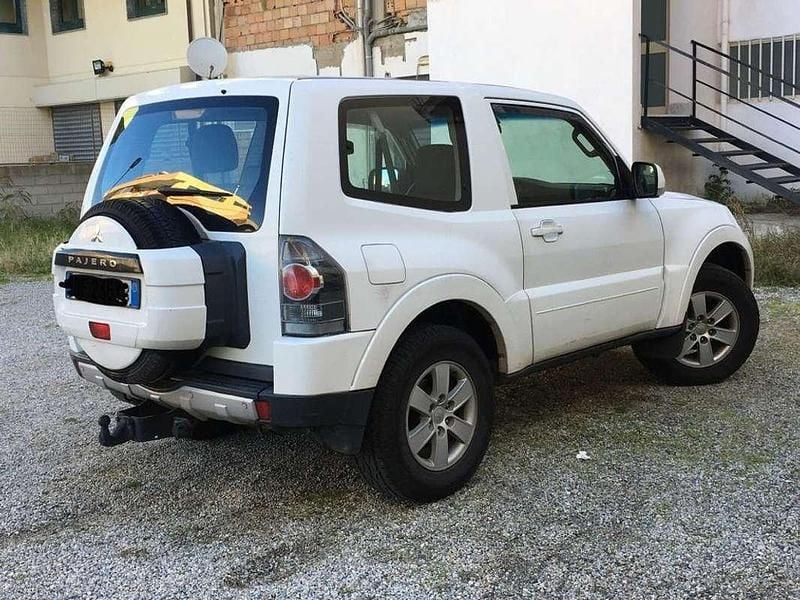 Usata Mitsubishi Pajero Intense 160 CV (117 kW) 2007 Bianco SUV