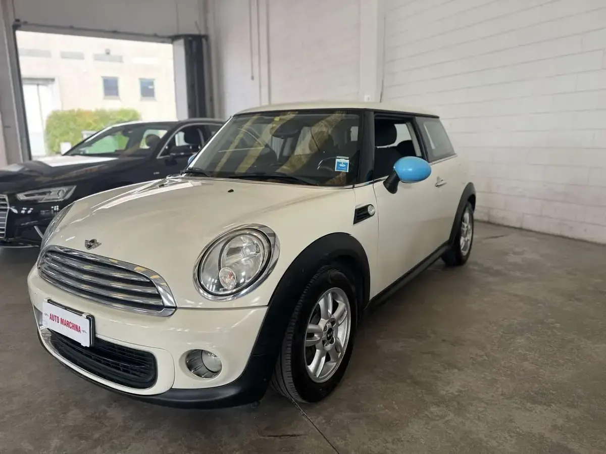Usata Mini ONE 75 CV (55 kW) 2012 Beige Utilitaria