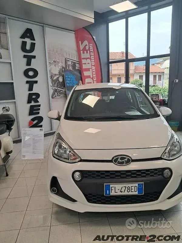 Gebraucht Hyundai i10 69 PS (50 kW) 2017 Weiß Kleinwagen