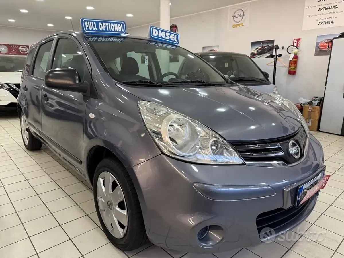 Używany Nissan Note 90 KM (66 kW) 2011 Szary Hatchback