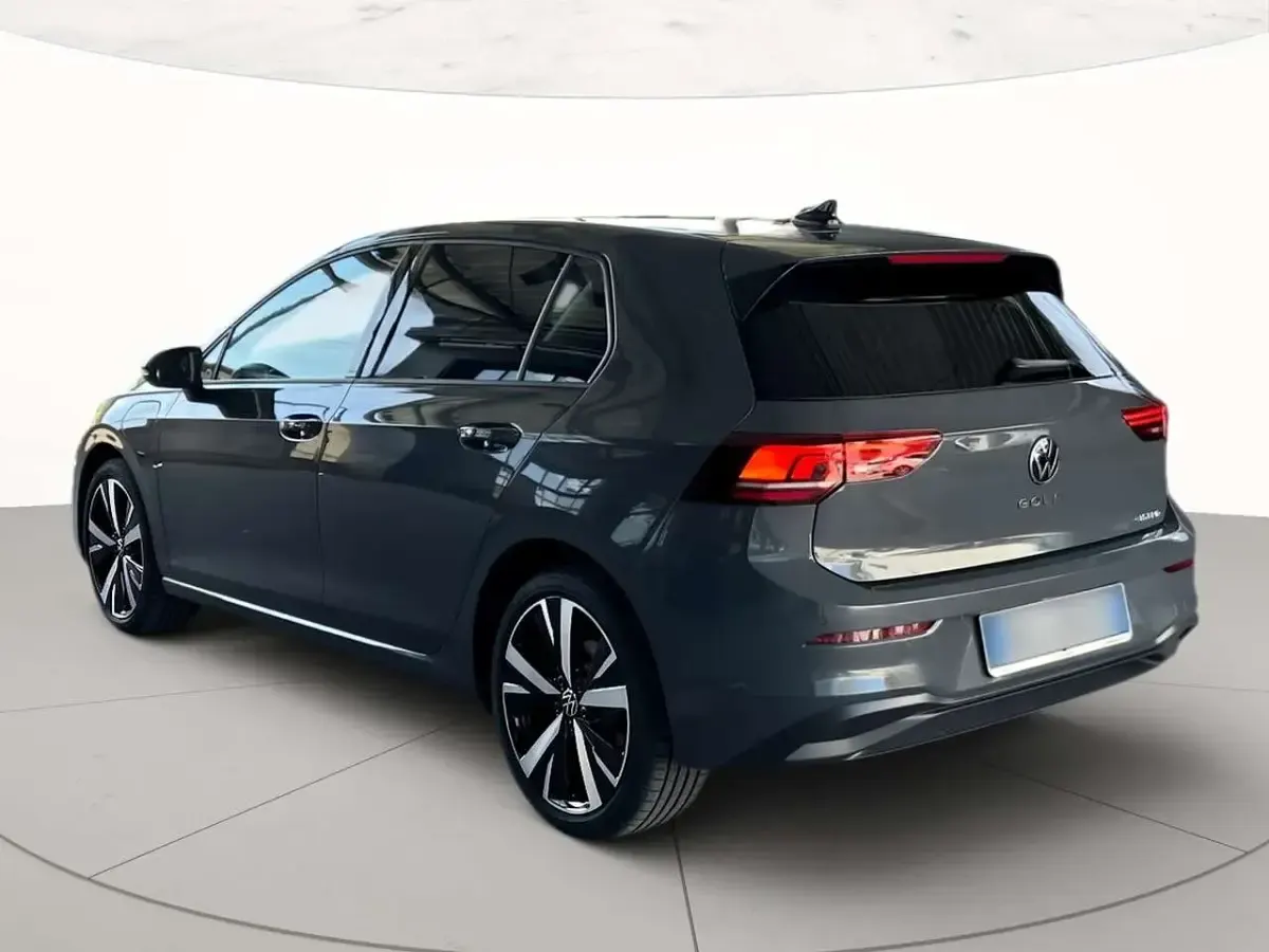 Usata VW Golf VIII Edition 204 CV (150 kW) 2025 Dolphin grey metallizzato Berlina