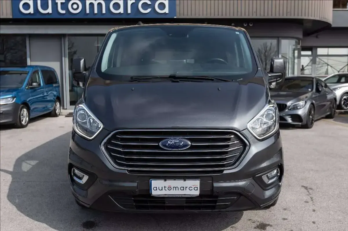 Usata Ford Tourneo Titanium 150 CV (110 kW) 2023 Grigio metallizzato