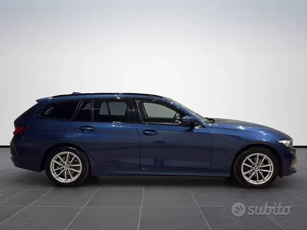 Usata BMW 316 Comfort Edition 122 CV (89 kW) 2023 Blu Station wagon