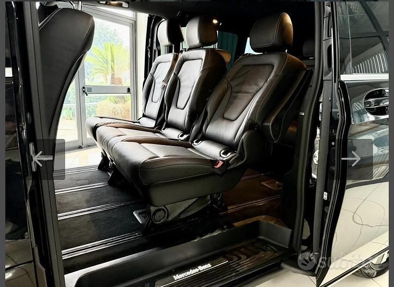 Begagnad Mercedes V300 239 HK (175 kW) 2024 Svart Minibuss