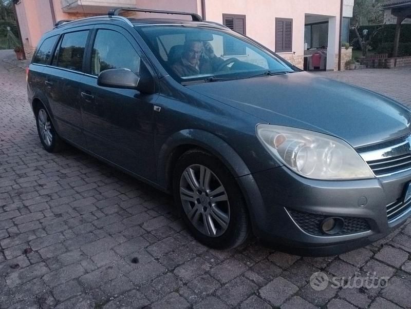 Usata Opel Astra 90 CV (66 kW) 2009 Grigio Station wagon