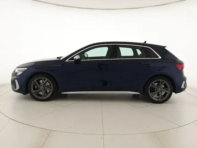 Usata Audi S3 Comfort 310 CV (228 kW) 2023 Blu navarra metallizzato Berlina