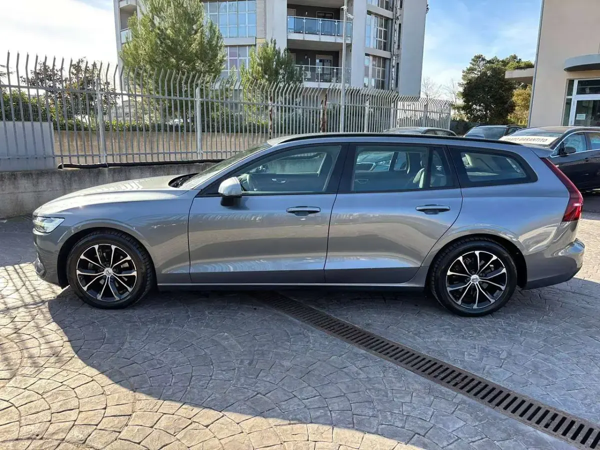 Usata Volvo V60 Business Edition 150 CV (110 kW) 2019 Grigio Station wagon