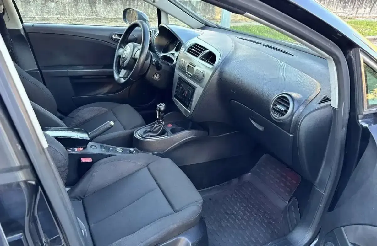 Usata Seat Leon Style 105 CV (77 kW) 2008 Nero Utilitaria