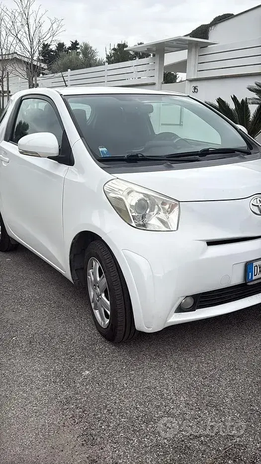 Usata Toyota iQ 68 CV (50 kW) 2009 Bianco Utilitaria