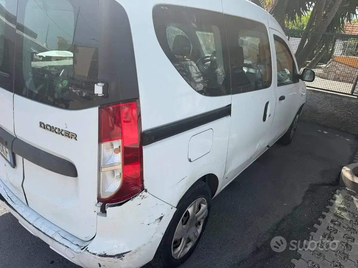 Usata Dacia Dokker Ambiance 75 CV (55 kW) 2014 Bianco Monovolume