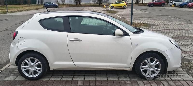 Usata Alfa Romeo MiTo Distinctive 105 CV (77 kW) 2011 Bianco Utilitaria
