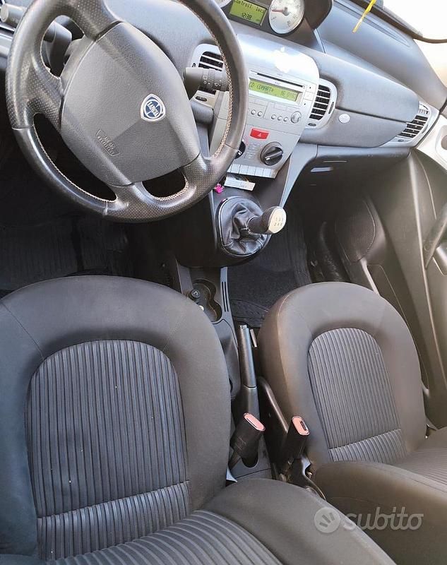 Usata Lancia Ypsilon 75 CV (55 kW) 2011 Nero Utilitaria