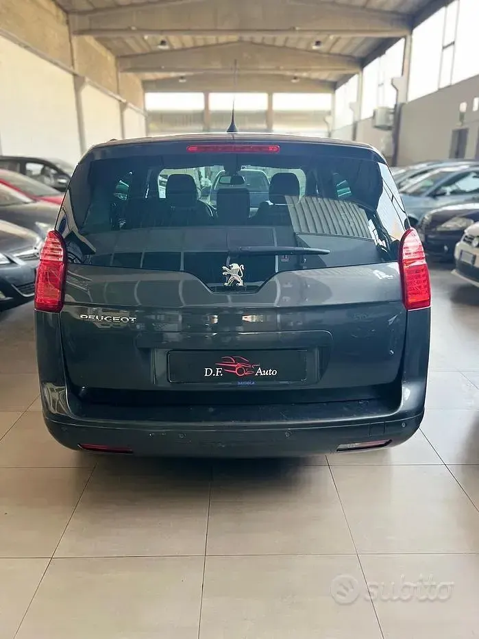 Usata Peugeot 5008 Business-Line 112 CV (82 kW) 2012 Grigio Monovolume