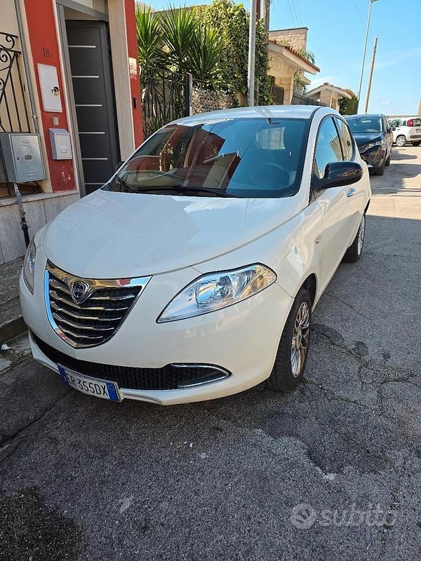 Usata Lancia Ypsilon 80 CV (58 kW) 2013 Bianco Utilitaria