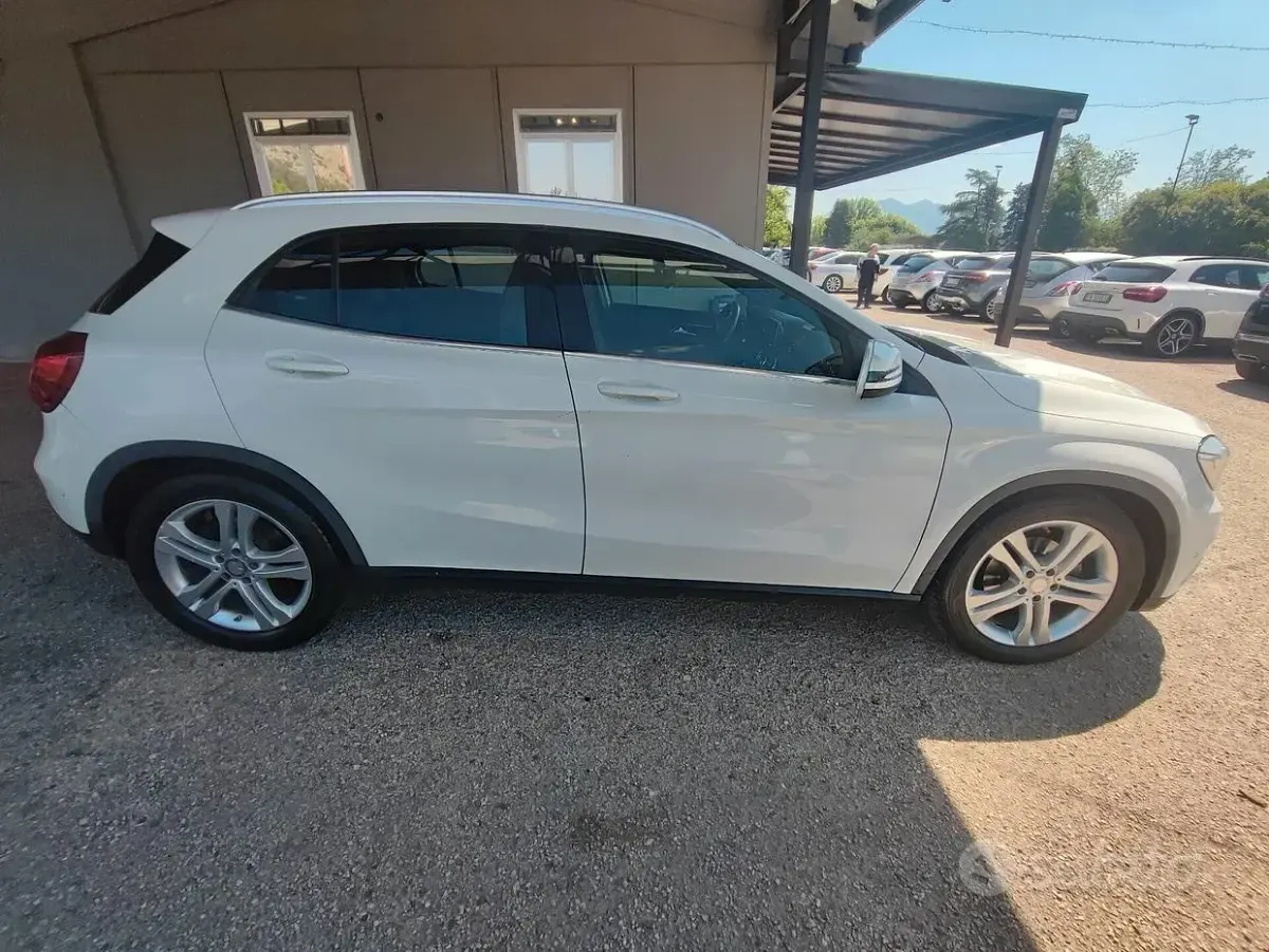 Usata Mercedes GLA200 Premium 136 CV (100 kW) 2015 Bianco SUV