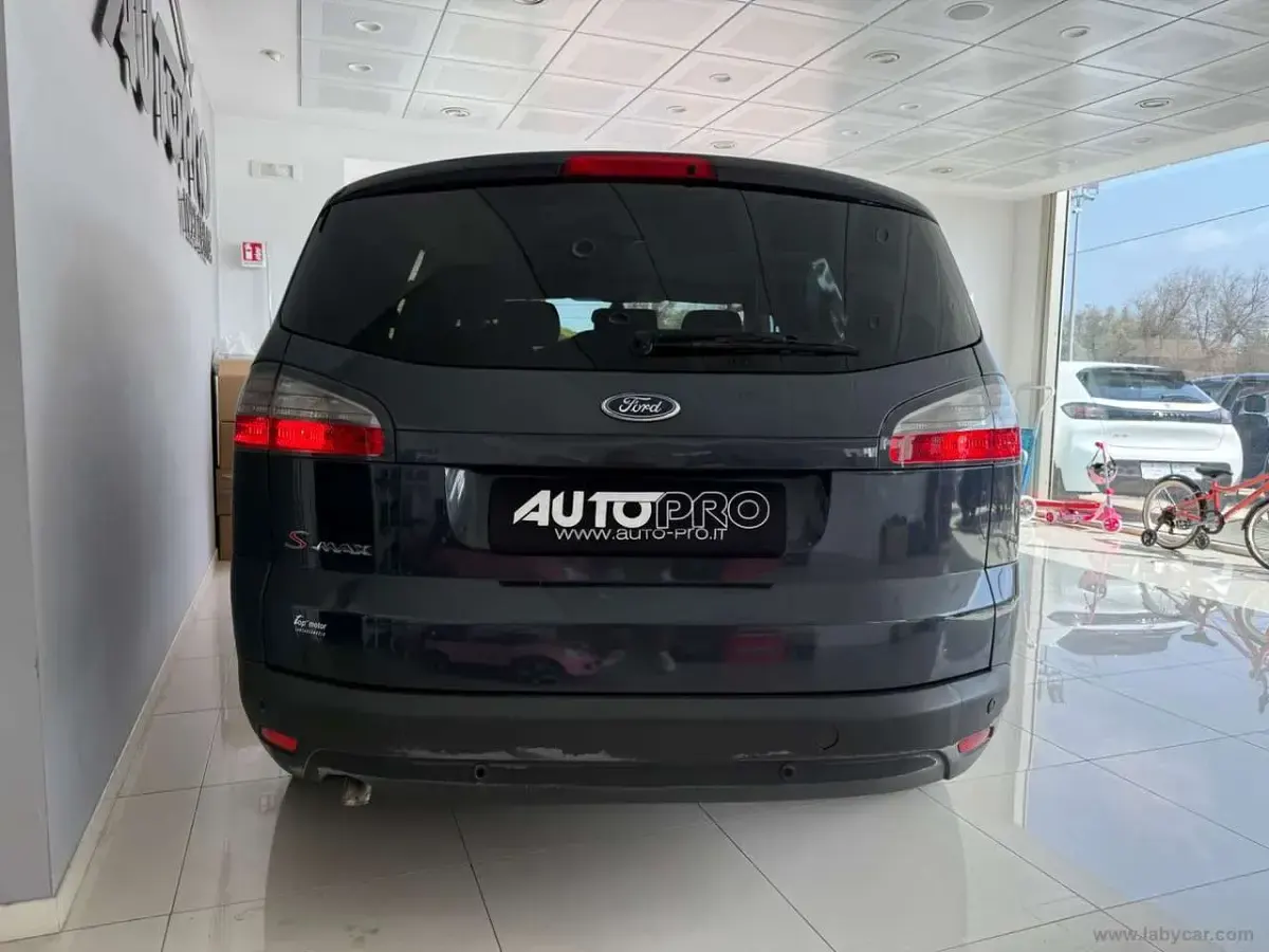 Usata Ford S-MAX Titanium 145 CV (106 kW) 2008 Grigio Monovolume