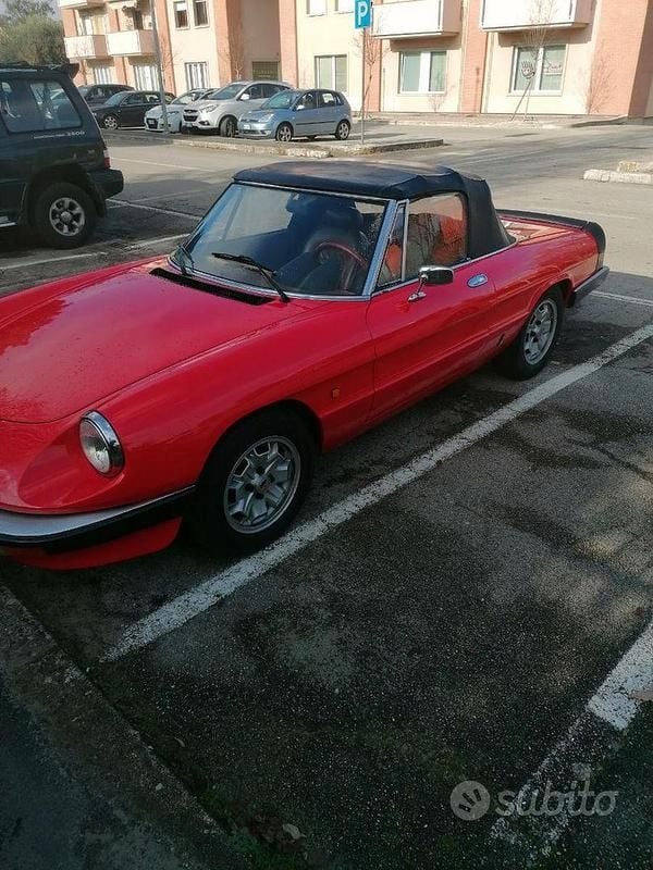 Usata Alfa Romeo Spider 104 CV (76 kW) 1984 Rosso Cabrio