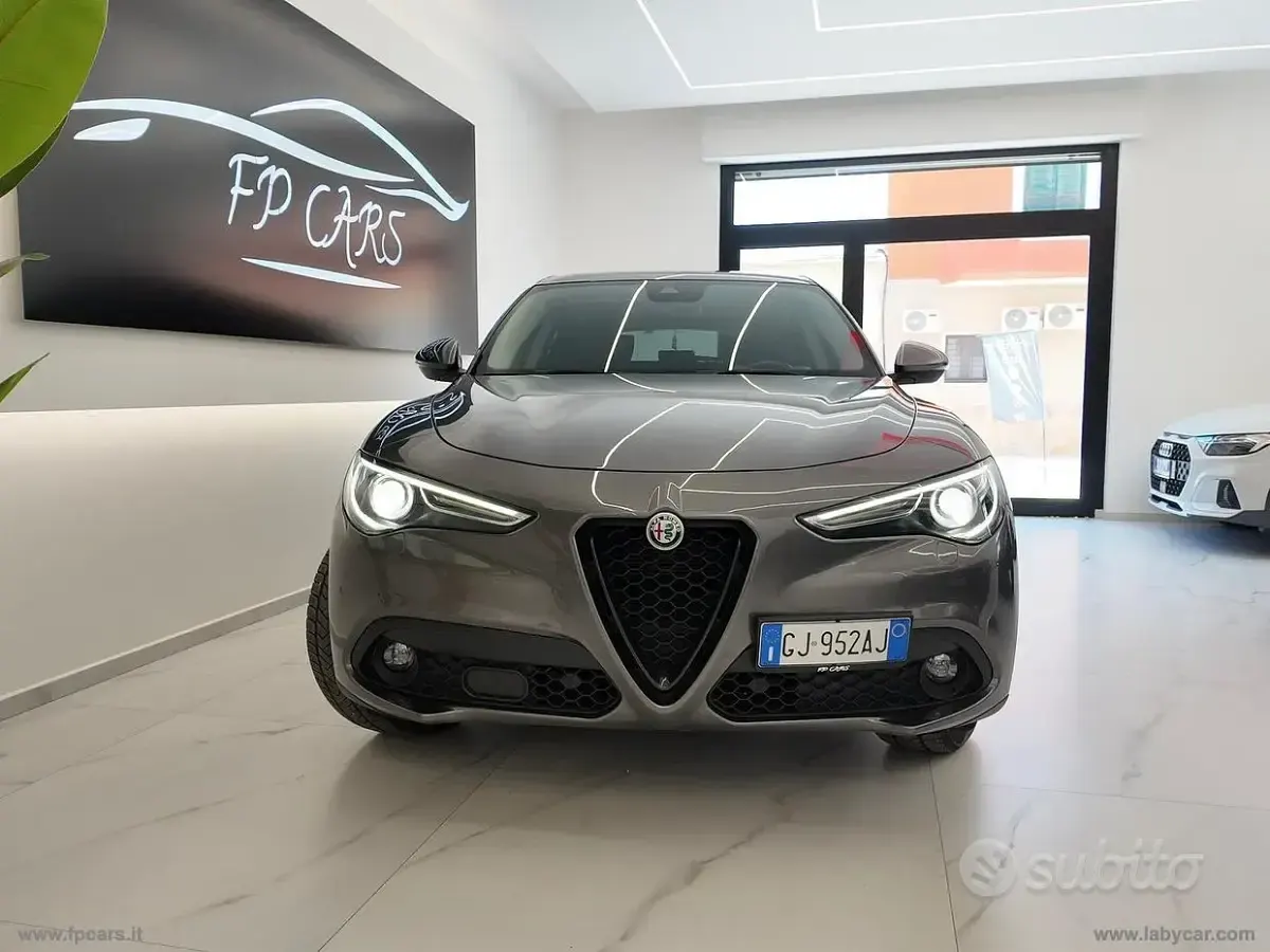 Usata Alfa Romeo Stelvio Sprint 190 CV (139 kW) 2022 Grigio SUV
