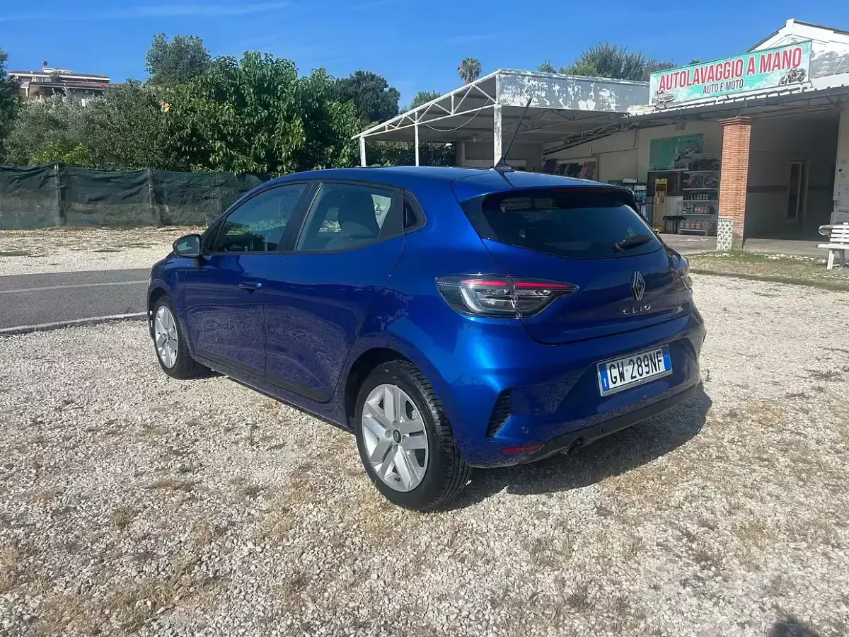 Usata Renault Clio V Techno 101 CV (74 kW) 2024 Bluazzurro Berlina