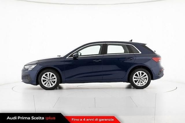 Usata Audi A3 Business 116 CV (85 kW) 2023 Blu navarra metallizzato Berlina
