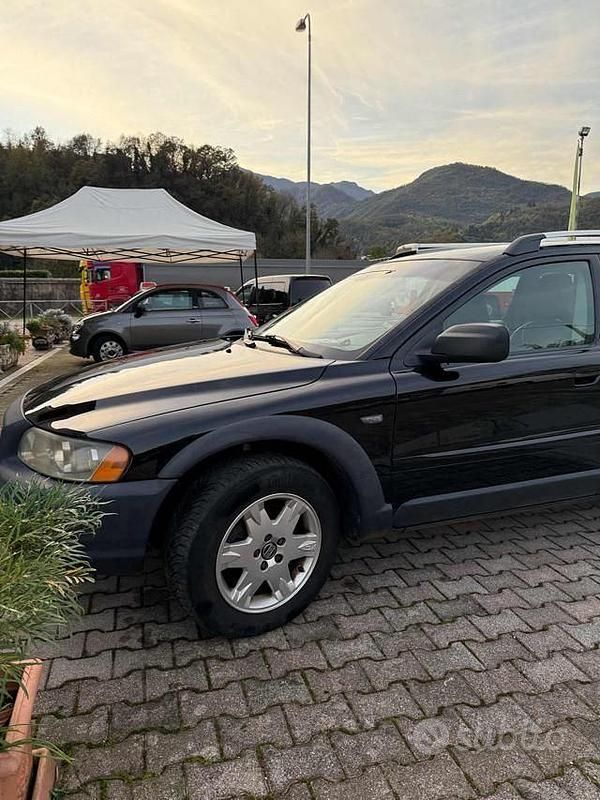 Usata Volvo XC70 163 CV (119 kW) 2005 Viola SUV