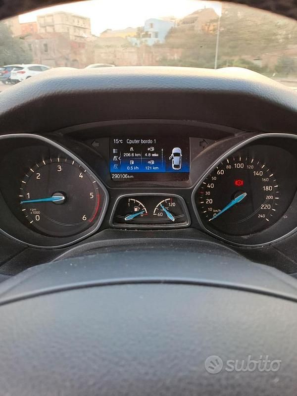 Usata Ford Focus 120 CV (88 kW) 2016 Grigio